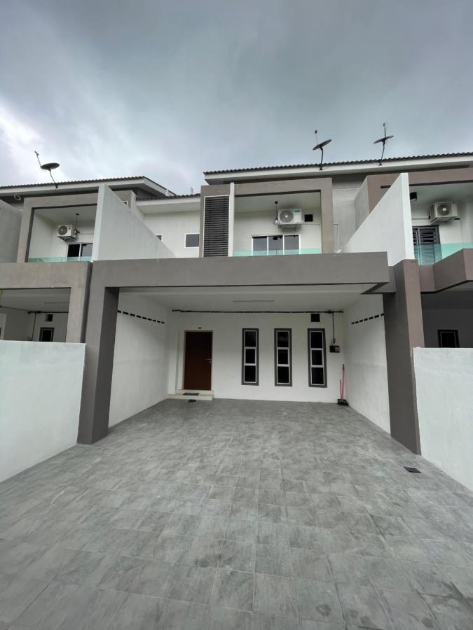 No 61 Nazirin Homestay Tmn Indah Raya 2 Manjung Lumut Kültér fotó