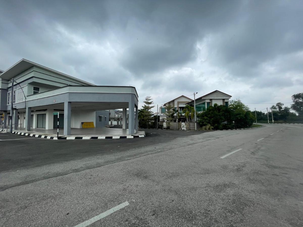 No 61 Nazirin Homestay Tmn Indah Raya 2 Manjung Lumut Kültér fotó