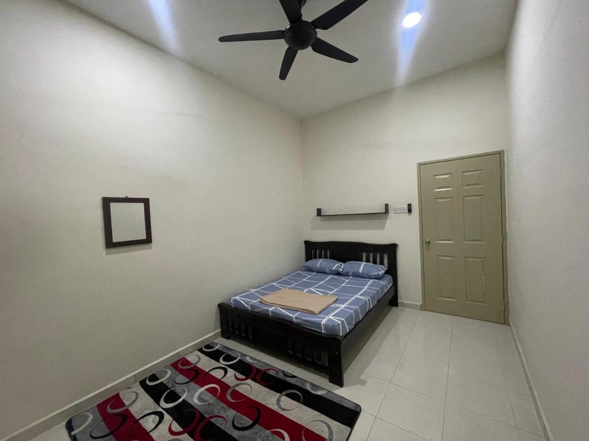 No 61 Nazirin Homestay Tmn Indah Raya 2 Manjung Lumut Kültér fotó